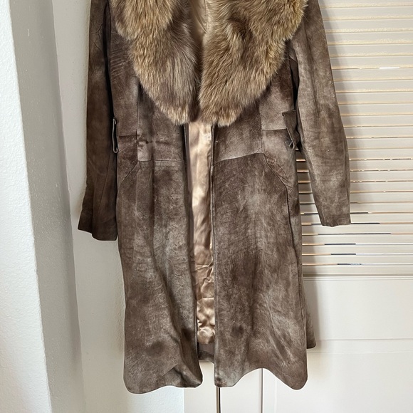 Vintage Beige Fox Fur Collar Suede Leather Coat. - Picture 3 of 4